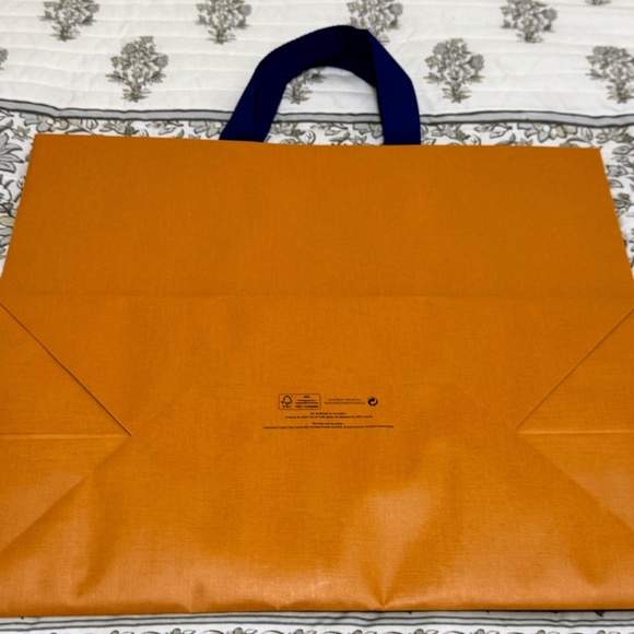 LOUIS VUITTON GIFT BAG - Picture 2 of 2